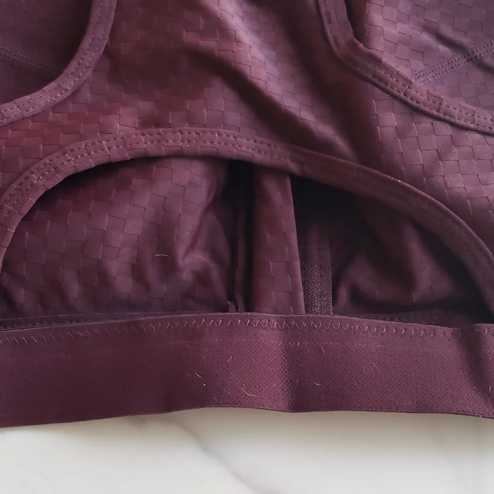 Junlan Women Zip Front High Impact Sports Bra in Maroon Size M